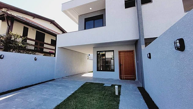 Casa-Geminada/Lançamento na Praia Ingleses Casa